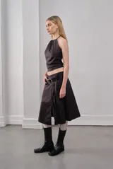 Top halter color crema, de poplin 100% algodón, con cuello ajustable con cordón.