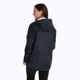 Campera impermeable negra marca Merrell, con capucha y bolsillos frontales.