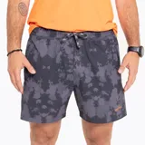 Short deportivo gris con estampado abstracto, de poliéster y spandex, con cintura elástica ajustable con cordón, bolsillos laterales y bolsillo trasero con cierre.