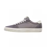 Championes urbanos Etnies Calli Vulc, con capellada combinada en lona gris y gamuza verde oscuro, logo blanco en el lateral, detalles en naranja y suela vulcanizada blanca.