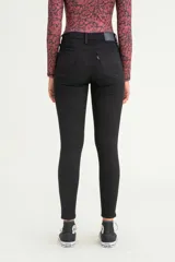 Pantalón de jean negro de tiro alto, corte super skinny y calce ajustado en cadera y muslos.