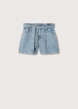 Short de jean celeste, de tiro alto, con cintura paperbag y cinturón de lazo.