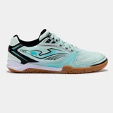 Championes Joma modelo Driw para fútbol sala, color celeste pálido con detalles en negro y turquesa. Presentan una suela de goma color caramelo y entresuela blanca con tecnología de protección.