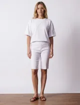 Bermuda azul marino de gabardina elastizada, marca Zac & Rachel.