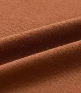 Blusa plus size de crepé azul marino, con escote en V, mangas cortas con detalle de punto y flecos en los laterales de los puños.