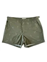 Short de baño azul con estampado de palmeras en tono gris, con bolsillos laterales y traseros, y ajuste lateral con hebilla metálica.