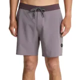 Short de baño gris con cintura marrón y cordón ajustable.