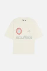 Remera color crema de corte recto con logo de la marca y estampado de flor en el pecho.