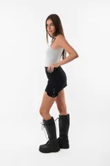 Body blanco de morley pesado, con escote deportivo y sin mangas.