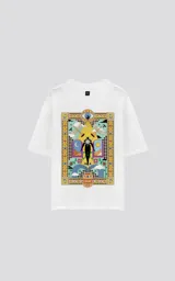 Remera blanca de algodón con cuello redondo, corte oversize y estampado sublimado en la espalda con diseño de tarot.