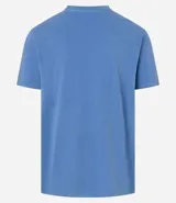 Remera celeste de algodón con cuello redondo y manga corta. Estampa centrada con la palabra "Pasadena" en letra cursiva blanca.