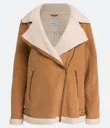 Campera marrón de terciopelo con cuello camisero y forro de sherpa color crema. Tiene cierre frontal con cremallera y bolsillos delanteros con cremallera.
