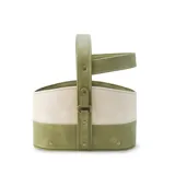Canasto porta termo con división al medio y doble asa de mano, color verde y beige.