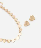 Conjunto de collar corto y caravanas pequeñas doradas con forma de corazón.