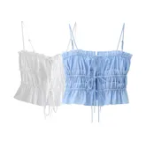 Top con breteles finos, fruncido en el cuerpo y lazo ajustable en el centro.