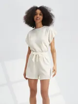 Short de tela con textura, de corte cómodo y cintura ajustable con cinta.