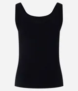 Musculosa negra de rib de algodón, con escote redondo.