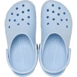 Zuecos Crocs Classic color lila, livianos, frescos y cómodos, con orificios de ventilación y correa trasera ajustable.