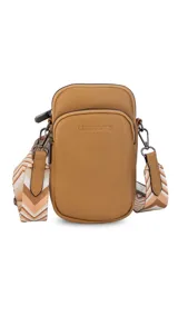 Bandolera pequeña tipo 'phone bag' de símil cuero color rosado pálido, con cierre de cremallera y correa ancha de tela con diseño de chevron en tonos claros.