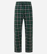 Pijama largo de hombre, compuesto por una remera azul marino de manga corta con bolsillo en el pecho y un pantalón largo con estampado de cuadros verdes, negros y blancos.