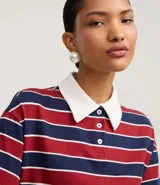 Blusa tipo polo de algodón a rayas horizontales en tonos celeste, amarillo y marrón.