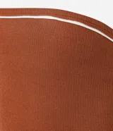 Body marrón de rib sin breteles con detalle contrastante en el escote.