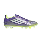 Championes de fútbol Adidas F50 Club FG/MG, color violeta con detalles en amarillo y blanco.