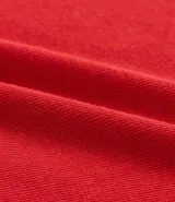 Blusa tipo muscle tee color turquesa, hecha en ribana de viscosa y poliéster, con escote redondo y sin sisas.