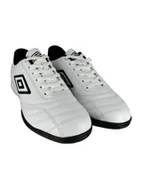 Championes de fútbol sala Umbro Classic II.IC, color negro con logo Umbro blanco en el lateral.