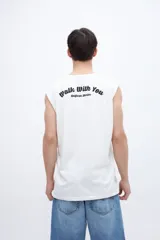 Musculosa blanca de algodón con estampado en el pecho y la espalda con la frase "Walk With You Uniform Stories".