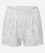 Conjunto de pijama de dos piezas confeccionado en tejido Rib, compuesto por una blusa con bretel fino y un short con cintura elástica. El conjunto presenta un estampado de animalitos.