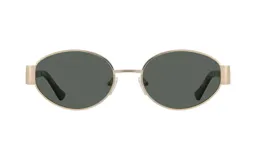 Lentes de sol de diseño moderno, con armazón dorado y cristales oscuros.