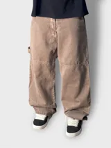 Pantalón baggy color marrón, de tela denim con corte mega baggy.