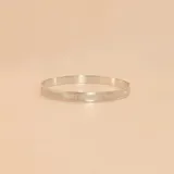 Pulsera rígida de plata 925 con superficie satinada.