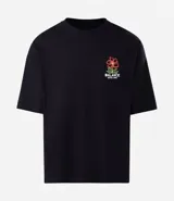 Remera de algodón negra, corte oversized, con estampa frontal de una flor estilizada en tonos rojo, amarillo y verde, y el texto "Balance ESTD. 1995" en blanco.
