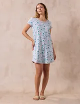 Camisón corto de tejido suave estampado con diseño animal print, marca René Rofé. Tiene escote redondo con aplique de moña y mangas cortas con ribete negro.