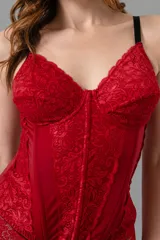 Corset largo con aro, confeccionado en LYCRA® y puntilla elastizada, color rojo. Breteles elásticos regulables, ganchos reforzados en espalda y ballenas en parte delantera.