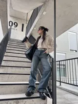 Pantalón de jean azul elastizado de tiro alto.