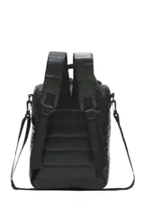 Mochila rosa acolchada con tiras de tela mesh negras, correa desmontable negra, bolsillo para termo y mate, y bolsillo interno.