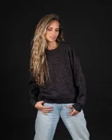 Sweater de viscosa con lurex color gris oscuro con brillo. Tejido artesanalmente por tejedoras uruguayas y cosido a mano.