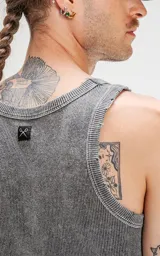 Musculosa gris de morley con corte slim fit.