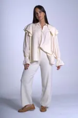 Camisa verde claro con doble cuello Claudine con volado y puños Oxford.