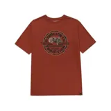 Remera color ladrillo con estampa circular con un tractor y texto "A Tractor Co. Today's Work Tomorrow's World. Full of Performances. Building on Tradition".
