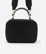 Bolso bandolera negro con correa de mano fija y asa larga ajustable desmontable. Cuenta con bolsillo delantero y cierre por cremallera.