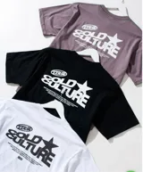 Remera blanca de algodón con estampa en la espalda con el texto "Culture" y una estrella.
