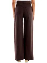 Pantalón de pierna ancha color marrón, con diseño cómodo y relajado, confeccionado en 100% algodón.