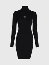 Vestido corto negro de punto acanalado, con cuello alto y mangas largas. Presenta logo de Calvin Klein bordado en el pecho.
