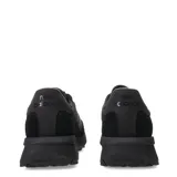 Championes New Balance modelo U370, de estilo retro, en color negro. Presentan una combinación de materiales textiles y gamuza en el exterior, con el logo 'N' en el lateral. Cuentan con cordones y suela de goma.