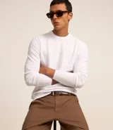 Buzo de hombre con cuello redondo, corte comfort, manga larga con puños ajustados y tejido texturizado.