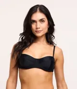 Top de bikini negro con corte media taza, sin copa y con tirantes ajustables.